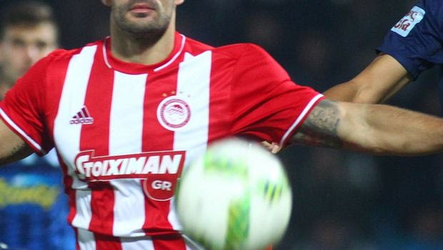 Το δημοσίευμα για τη “σχέση” άσου του Ολυμπιακού με γνωστή τραγουδίστρια