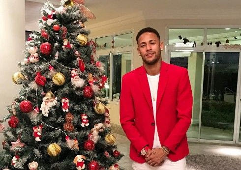 Ο Νεϊμάρ ντύθηκε κάτι σαν Άι Βασίλης