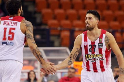 Γιάννης κερνάει, Ολυμπιακός κερδίζει