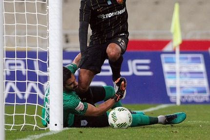 Η γνώμη του ειδικού: Έπρεπε να μετρήσει το γκολ της ΑΕΚ ή όχι;