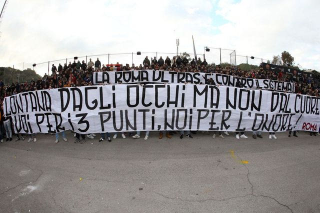 Οι οπαδοί “μπούκαραν” στην προπόνηση της Ρόμα πριν από το ντέρμπι