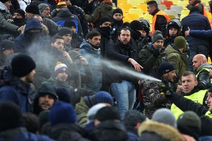 Συνθήματα ΝΤΡΟΠΗΣ στην ενός λεπτου σιγή για Τσαπεκοένσε!