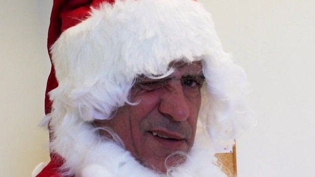 Ο Φερναντο Σάντος το έκανε και αυτό: ντύθηκε Άγιος Βασίλης!