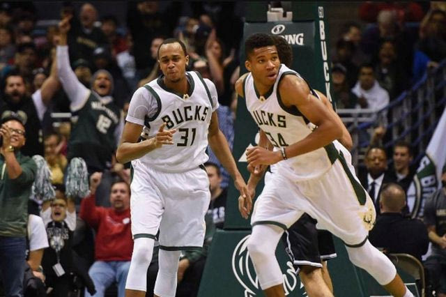 O Giannis οδηγεί τους Bucks στα playoffs