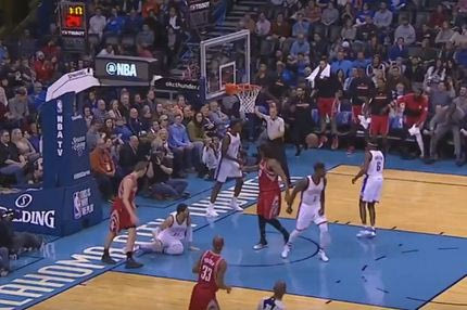 Ο Sam Dekker ισοπέδωσε τον Enes Kanter