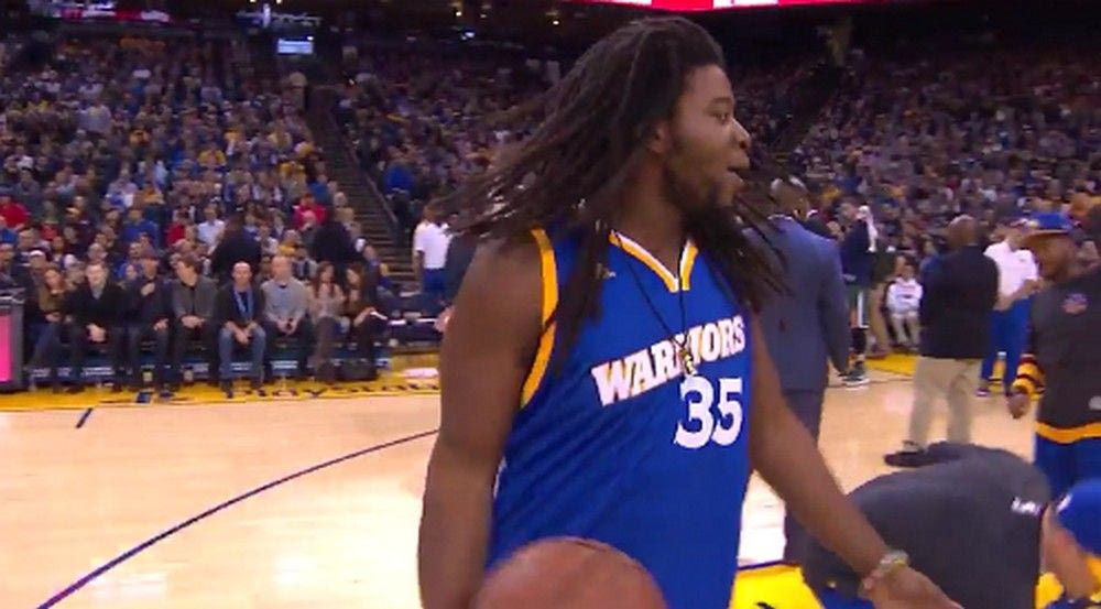 Έκανε τον Κάρι με φανέλα Ντουράντ και έβγαλε μεροκάματο!