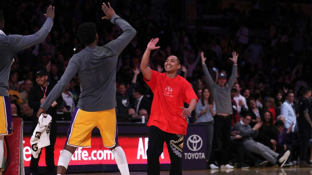 Φίλαθλος ευστόχησε από το κέντρο και πήρε 95.000$!