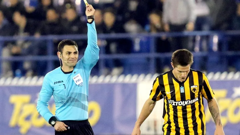 Κολλημένος… με την ΑΕΚ ο Κομίνης