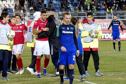 Ένας Παναθηναϊκός… συμπιεσμένος από παντού!