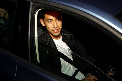 PHOTOS: O οπαδός της ΑΕΚ που υποδέχθηκε τον Αραούχο