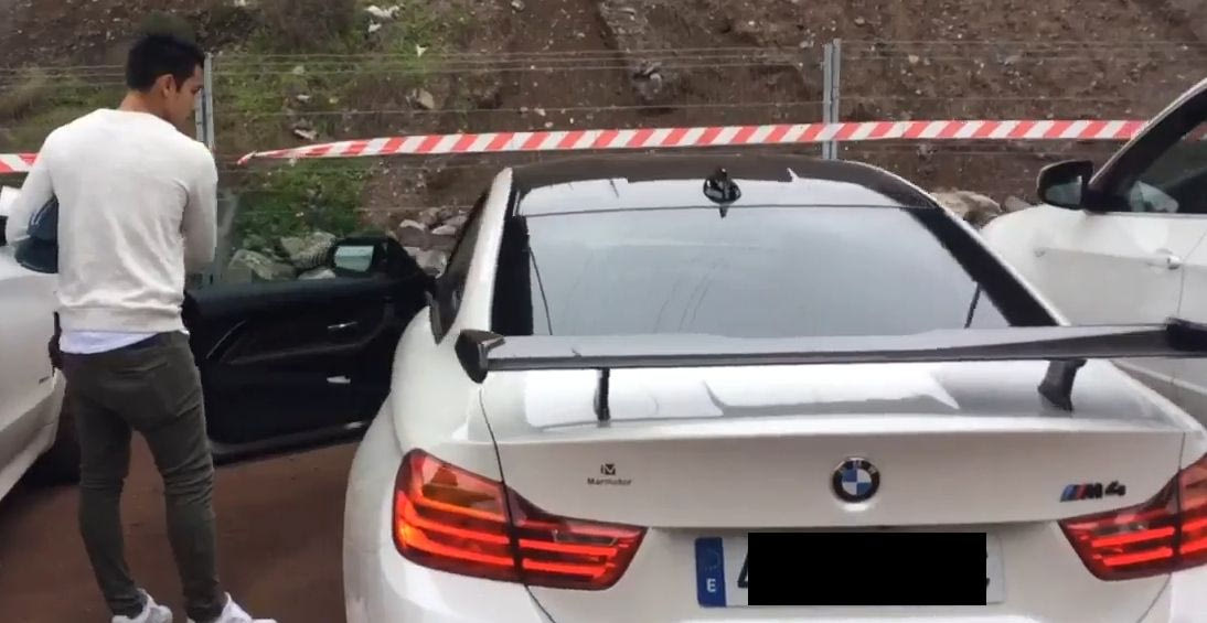 Φέρνει και την… μπέμπα του στην Αθήνα ο Αραούχο