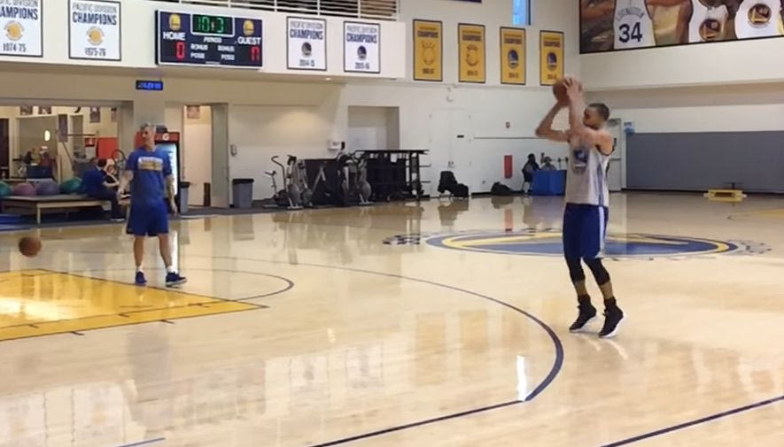 ΑΣΥΛΛΗΠΤΟ: Έχασε τρία στα πενήντα τρίποντα ο Κάρι!