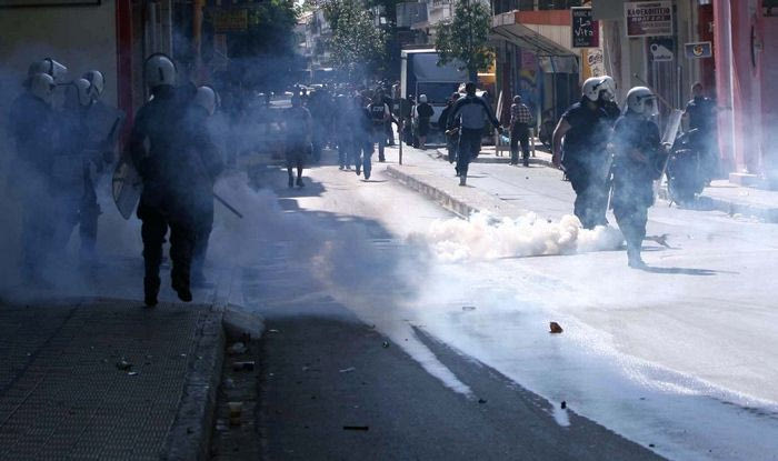 “Μάχη” στο Μενίδι μεταξύ οπαδών της ΑΕΚ και του Άρη!