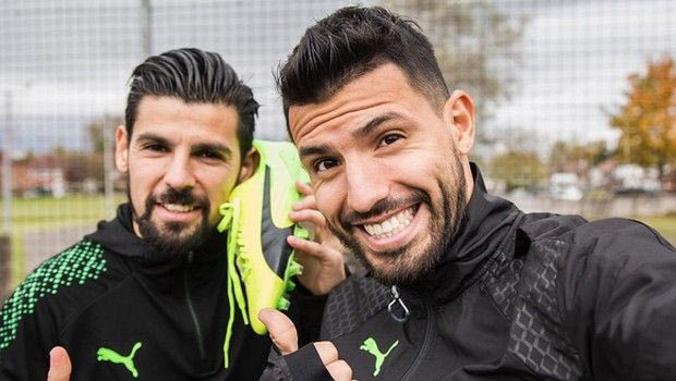 “Ξέχασε” την 4άρα αγκαλιά με τη σύντροφό του!