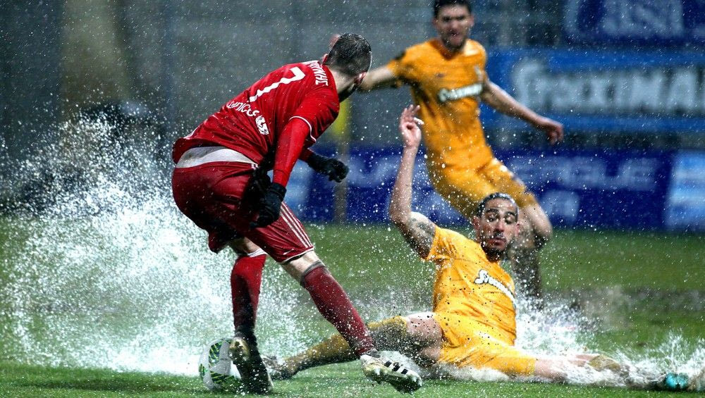 Μετά την Κρήτη, “γλίστρησε” και στη βροχερή Τρίπολη ο Ολυμπιακός