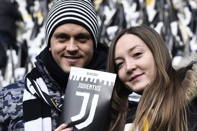 Γέμισαν το γήπεδο με το νέο σήμα της Γιουβέντους