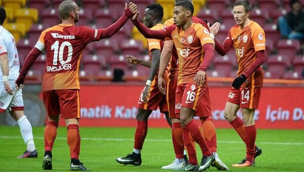 Παρθενικό γκολ του Ροντρίγκες στο “πάρτι” του Ποντόλσκι!