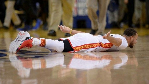 “Όργια” Κάρι με 43 πόντους και τρίποντο από το κέντρο!