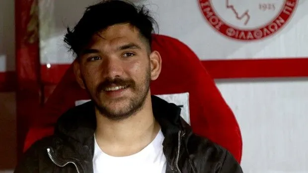 Κι άλλος “ερυθρόλευκος” μαζί με τον Κολοβό!