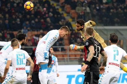 Άφησε το τέρμα και έγινε… επιθετικός ο Ντοναρούμα!