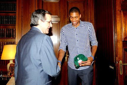 Να μας φτύσει κατάμουτρα ο Γιάννης!