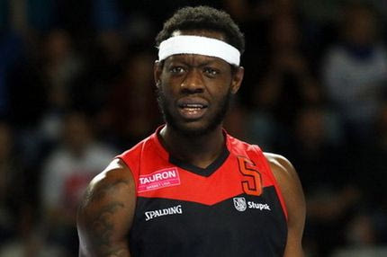 Αμυντικό σέντερ με… ελληνικό παρελθόν επέλεξε ο Πρίφτης