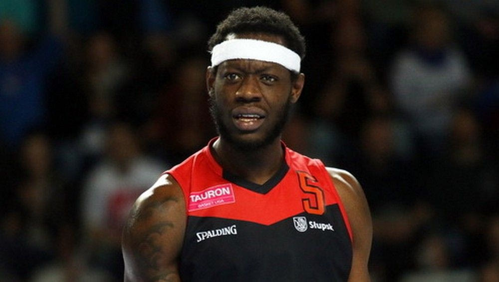 Αμυντικό σέντερ με… ελληνικό παρελθόν επέλεξε ο Πρίφτης