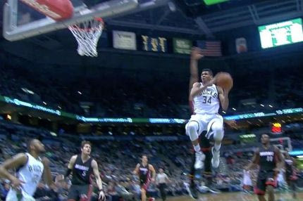 Ασύλληπτο κάρφωμα ο Giannis!