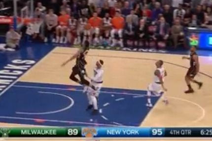 Κάρφωσε απ’ τη γραμμή των βολών ο Giannis!