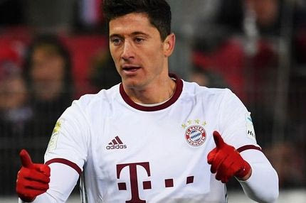 Ο Λεβαντόφσκι έκανε τον Αγ.Βασίλη με καθυστέρηση…