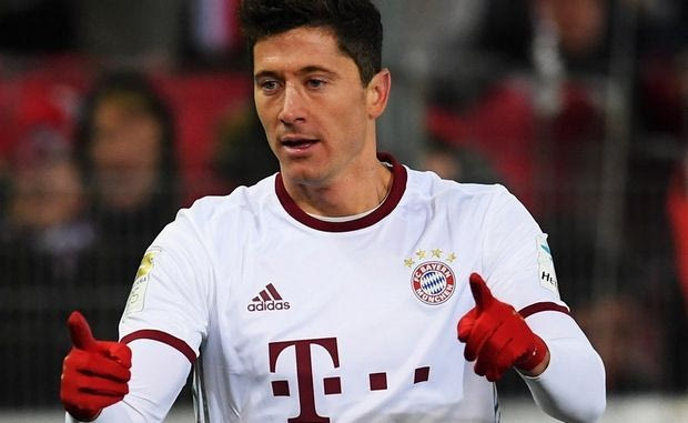 Ο Λεβαντόφσκι έκανε τον Αγ.Βασίλη με καθυστέρηση…