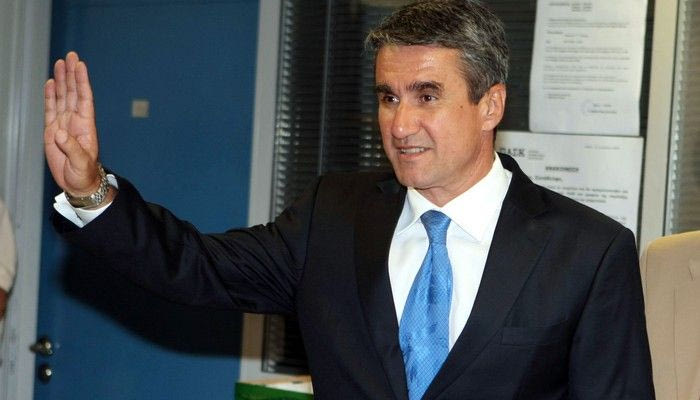 Και αυτός χτενίζεται…