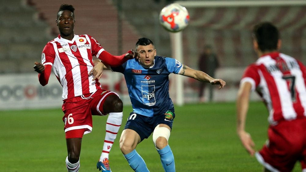 Κλείνει στον Ολυμπιακό ο Σισέ: Ήρθε και υπέγραψε!