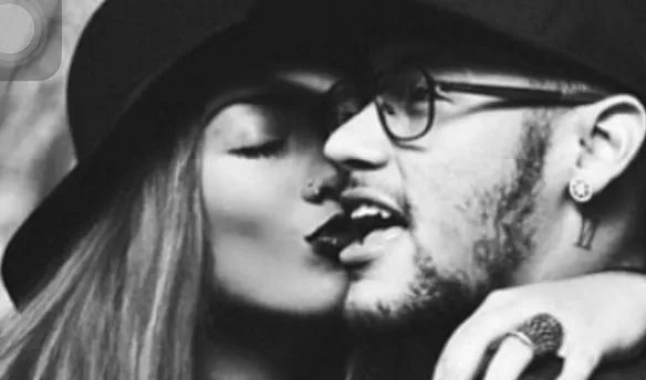 Τι ακριβώς κάνει ο Νεϊμάρ με την αδερφή του;