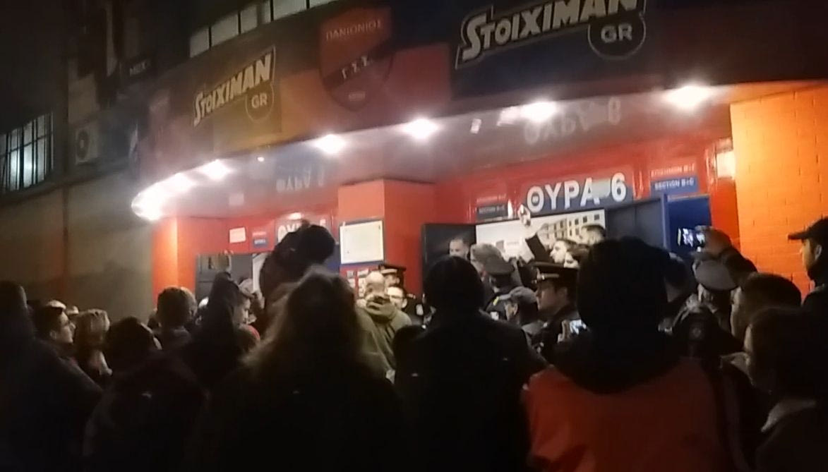 ΑΠΟΘΕΩΣΗ: “Νάτοι, νάτοι οι πρωταθλητές”