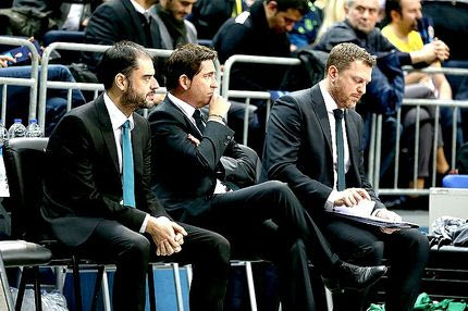 Ο Πασκουάλ όταν χάνει, κοιτάζει την κερκίδα!