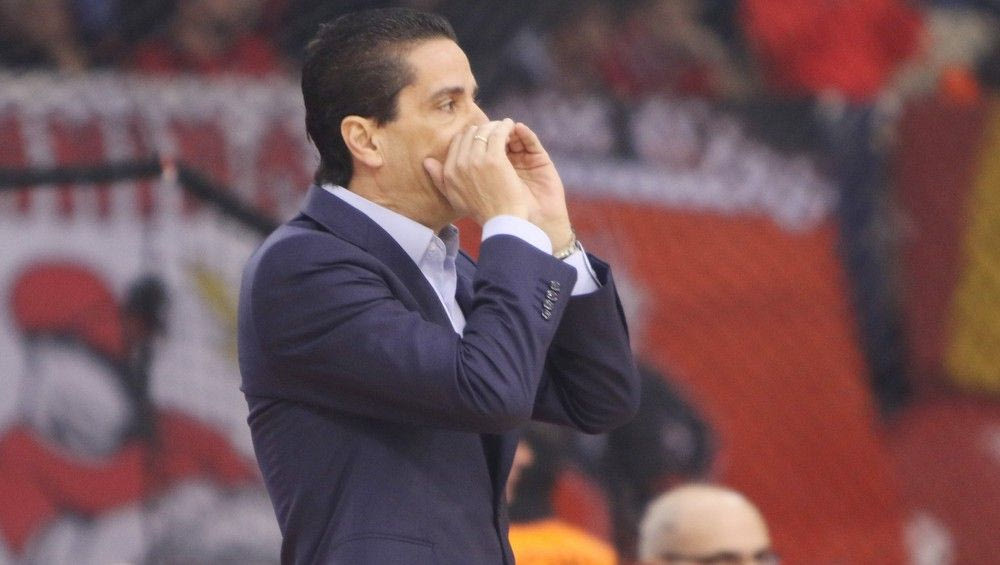 Χωρίς γραβάτα ο Σφαιρόπουλος!