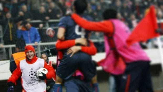 Όταν ο Μανθάτης ως ball boy, πανηγύριζε έξαλλα το γκολ του Σαβιόλα