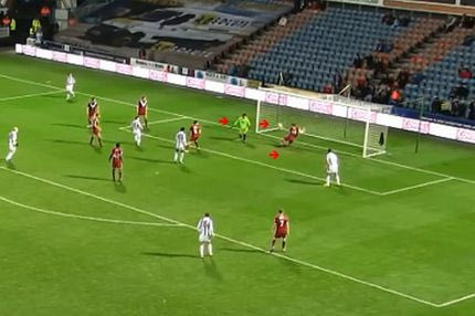 Τρομερή διπλή απόκρουση πάνω στη γραμμή!