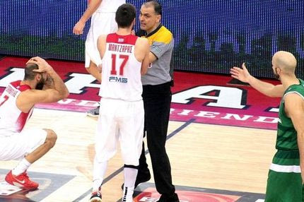 “Βράζουν” στον Ολυμπιακό για τη διαιτησία