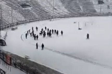 Χιονοπόλεμος αντί για… προπόνηση στην Τούμπα