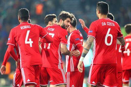 Τα είπαν οι οργανωμένοι του Ολυμπιακού με τους παίκτες!