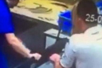 VIDEO: Το έκαναν δημοσίως για τη νίκη της Λιντς!