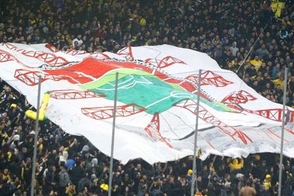 Το πανό των ΑΕΚτζήδων με το Καραϊσκάκη!