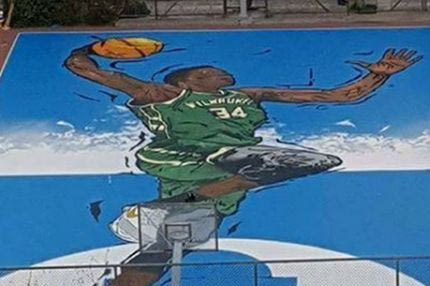 Απίθανο γκράφιτι σε όλο το γήπεδο για τον Giannis!