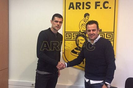 Υπέγραψε και φωτογραφήθηκε στο “Βικελίδης” ο Ταυλαρίδης