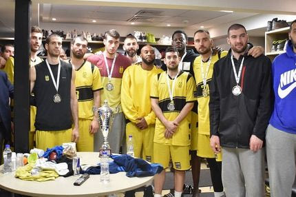 Απονομή στα αποδυτήρια!