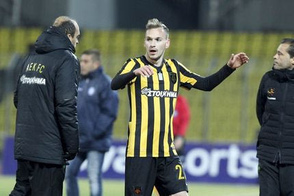 Εκνευρισμένος ο Μπακάκης, τι έλεγε για την αποβολή του