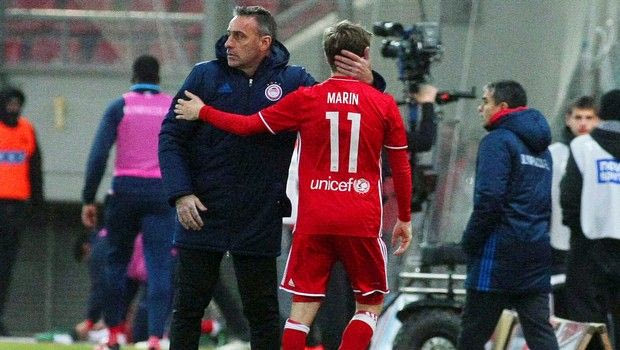 To ξάφνιασμα του Μπέντο με τις εφημερίδες και το “κρυφτούλι”!