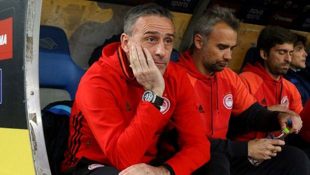 Γιούχα και ύβρεις στον Μπέντο